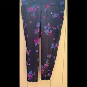 LIVI active floral wicking 14/16 capris NWOT